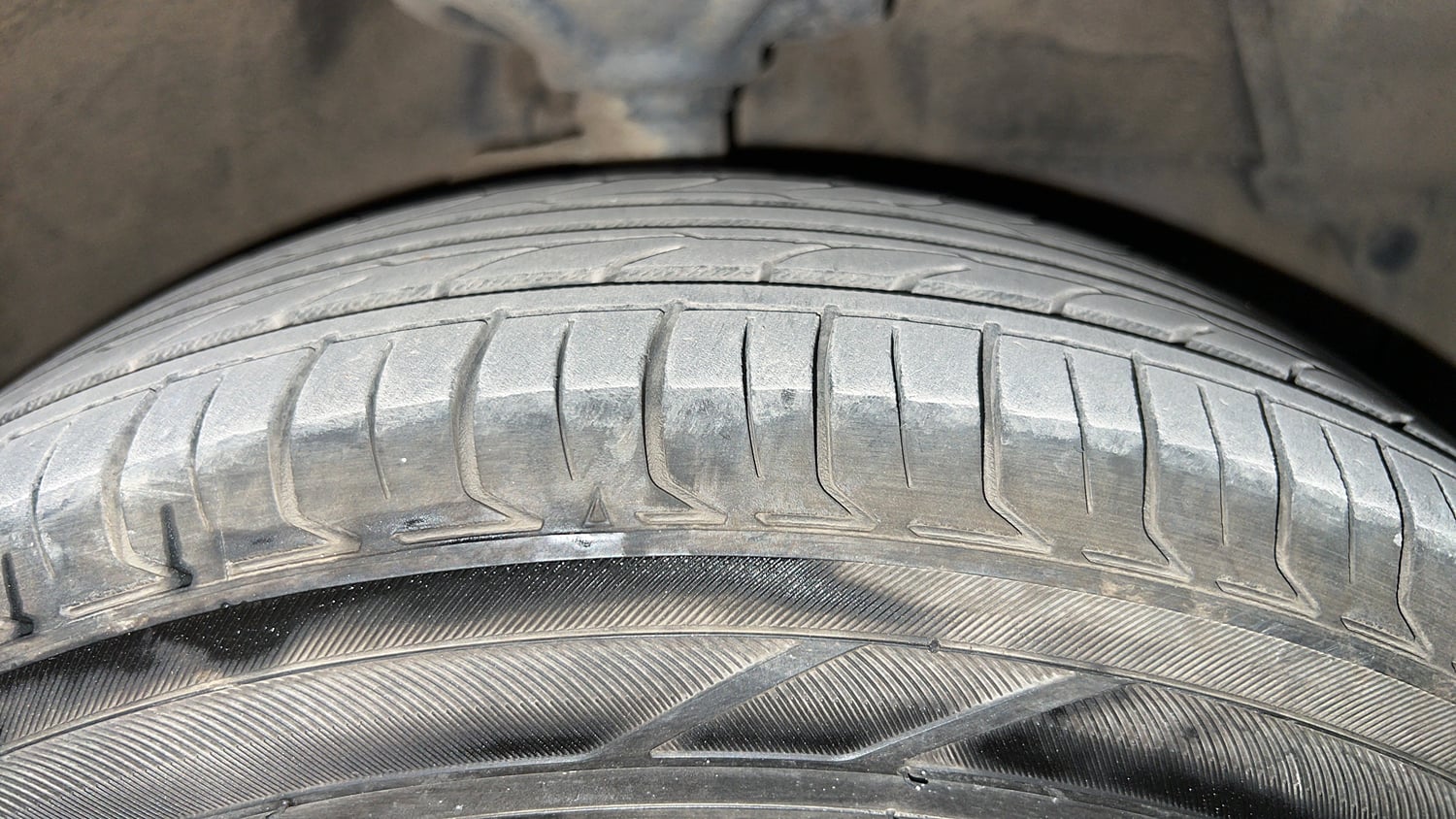 Used 2016 Maruti Suzuki Celerio ZXI (O) AMT Petrol Automatic tyres RIGHT FRONT TYRE TREAD VIEW
