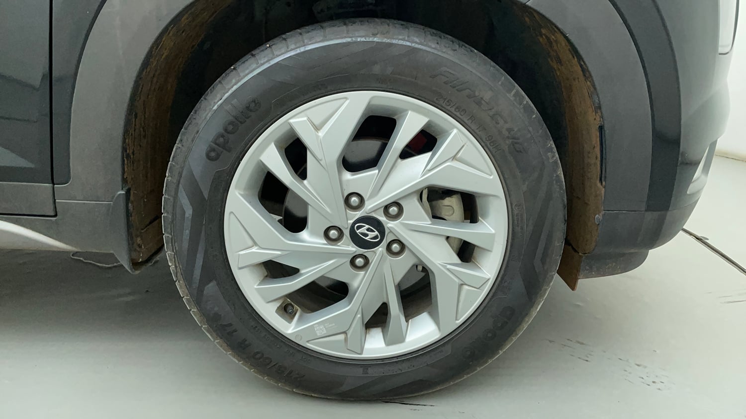 Used 2023 Hyundai Creta SX 1.5 Petrol IVT Petrol Automatic tyres RIGHT FRONT TYRE RIM VIEW