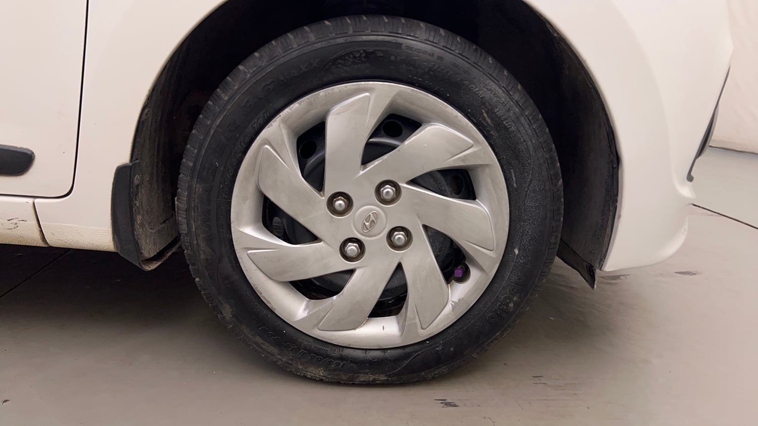 Used 2017 Hyundai Grand i10 Sportz 1.2 Kappa VTVT Petrol Manual tyres RIGHT FRONT TYRE RIM VIEW