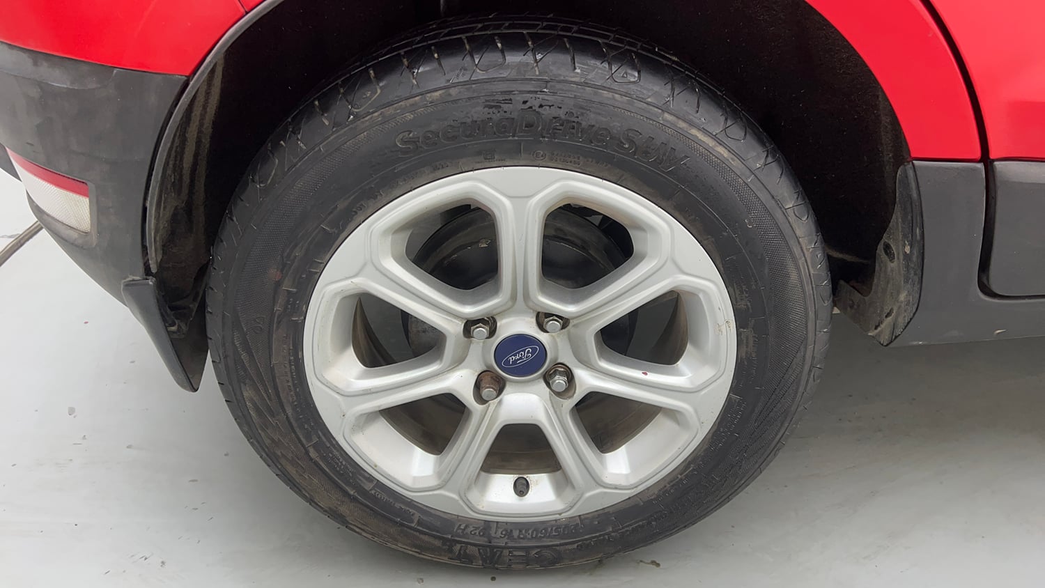 Used 2018 Ford EcoSport Titanium + 1.5L TDCi Diesel Manual tyres RIGHT REAR TYRE RIM VIEW