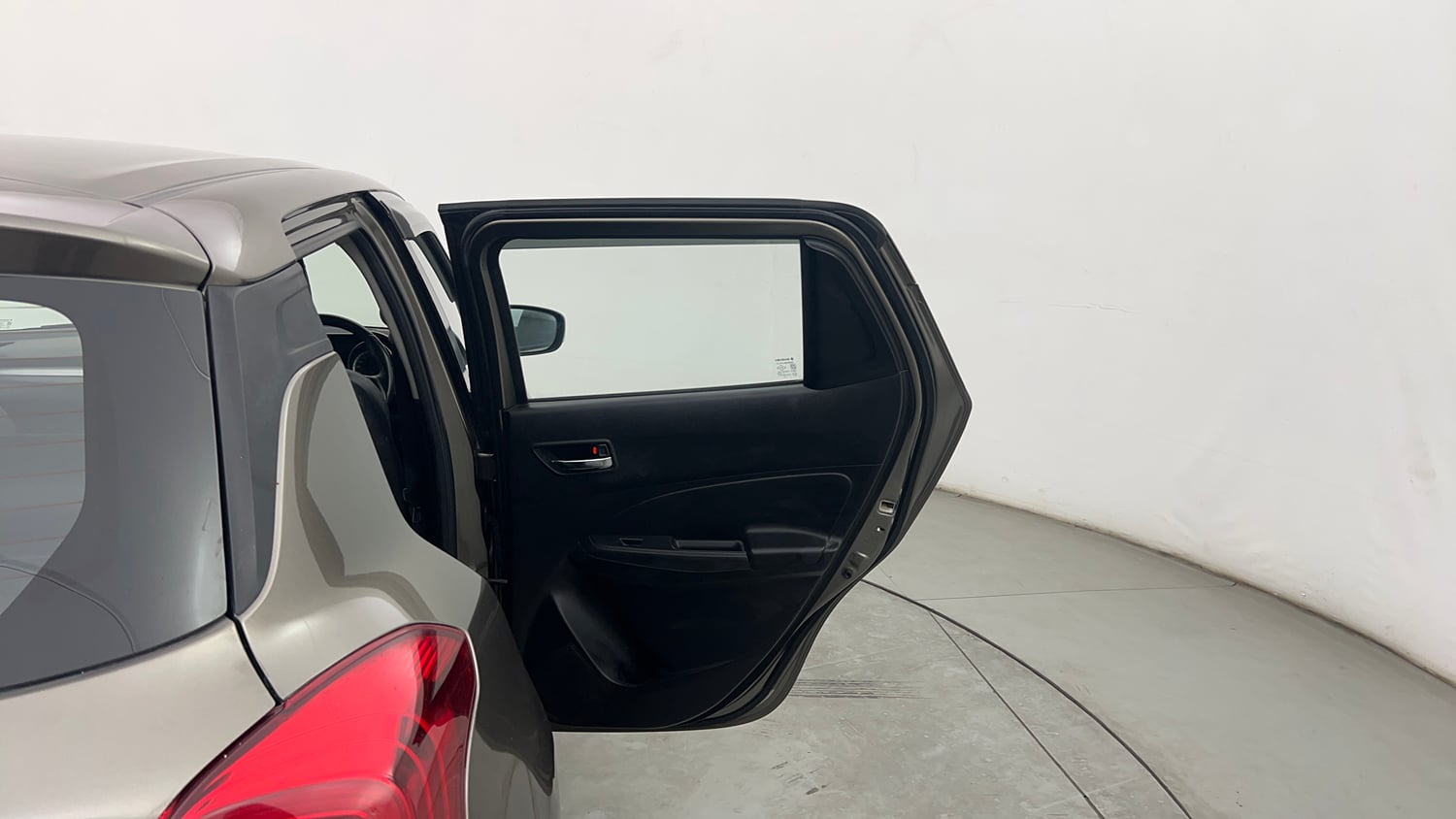 Used 2022 Maruti Suzuki Swift ZXi Petrol Manual interior RIGHT REAR DOOR OPEN VIEW