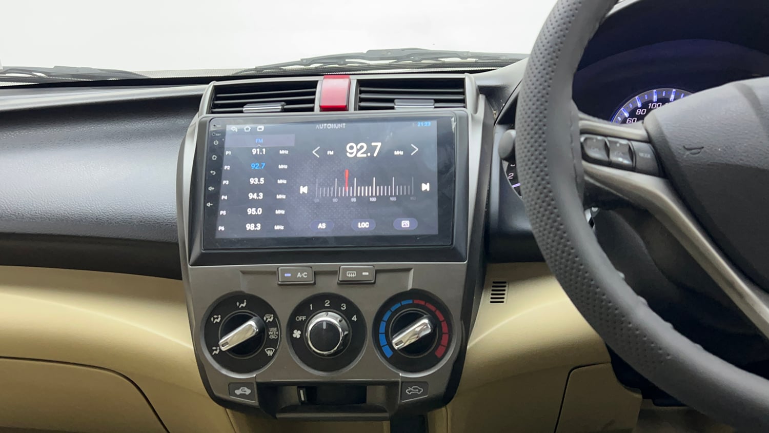 Used 2013 Honda City V MT AVN Petrol Manual interior MUSIC SYSTEM & AC CONTROL VIEW