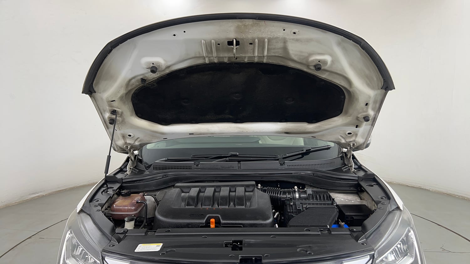 Used 2022 Mahindra XUV700 AX 7 Petrol AT 7 STR Petrol Automatic engine ENGINE & BONNET OPEN FRONT VIEW