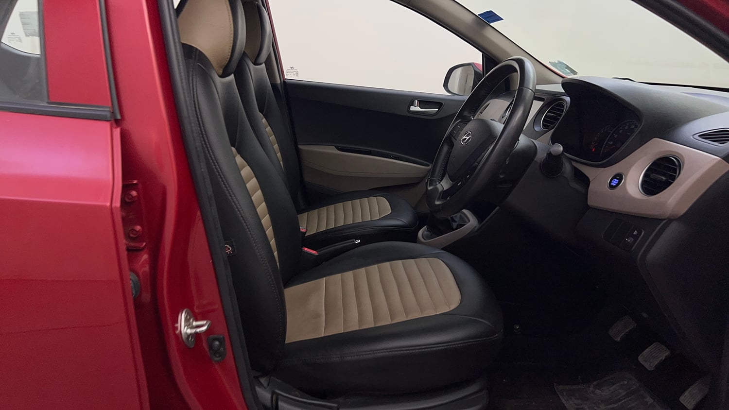 Used 2019 Hyundai Grand i10 Asta 1.2 Kappa VTVT Petrol Manual interior RIGHT SIDE FRONT DOOR CABIN VIEW