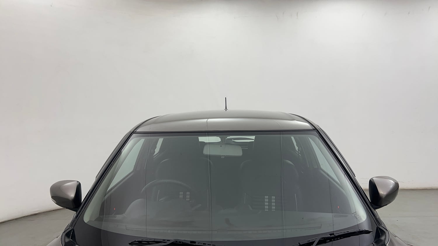 Used 2022 Maruti Suzuki Swift ZXi Petrol Manual exterior FRONT WINDSHIELD VIEW