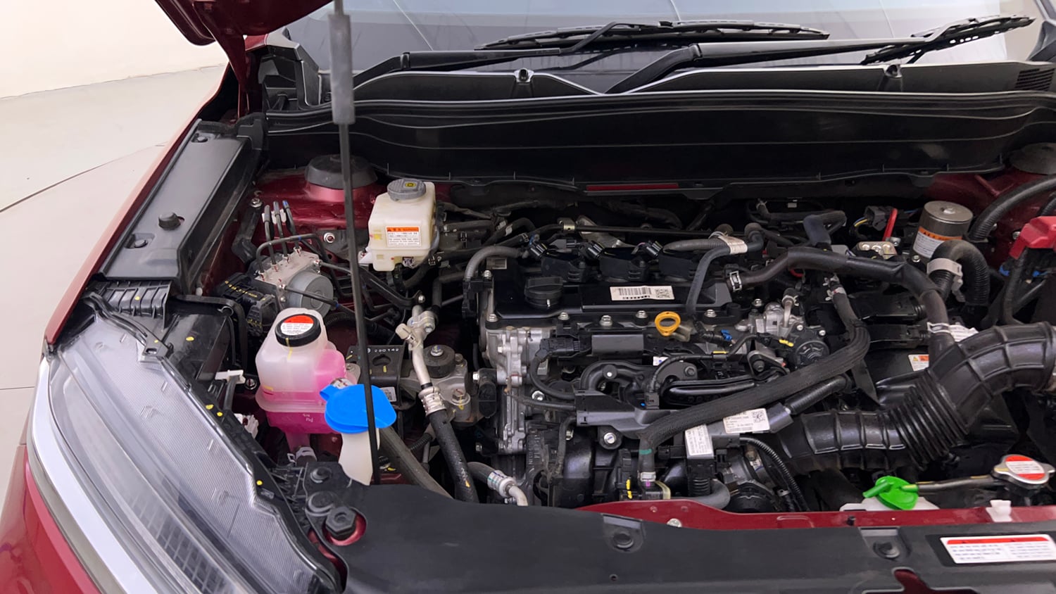 Used 2024 Toyota Urban Cruiser Hyryder V Hybrid Dual Tone Hybrid Automatic engine ENGINE RIGHT SIDE HINGE & APRON VIEW