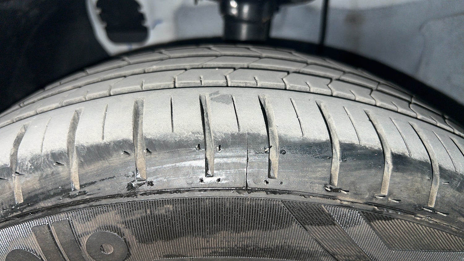 Used 2025 Hyundai New i20 Asta (O) 1.2 MT Petrol Manual tyres LEFT FRONT TYRE TREAD VIEW