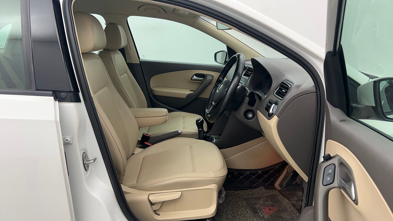 Used 2022 Volkswagen Vento Highline 1.0L TSI Petrol Manual interior RIGHT SIDE FRONT DOOR CABIN VIEW