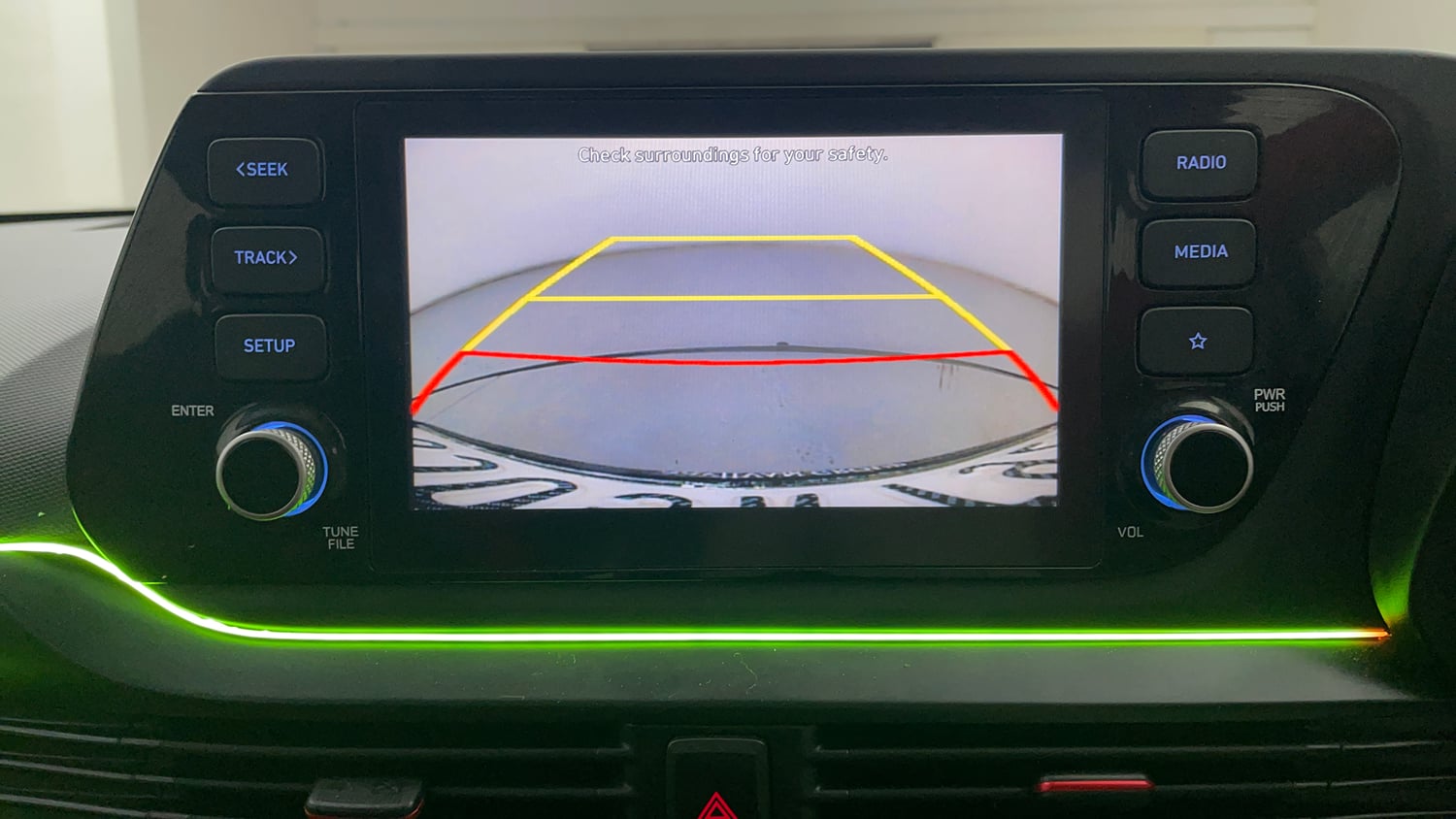 Used 2023 Hyundai i20 Sportz 1.2 MT Dual Tone Petrol Manual top_features Rear camera