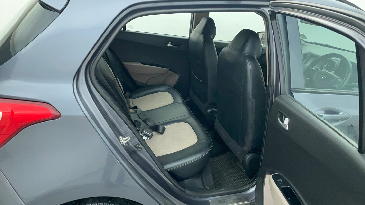 Used 2019 Hyundai Grand i10 Sportz 1.2 Kappa VTVT Petrol Manual interior RIGHT SIDE FRONT DOOR CABIN VIEW