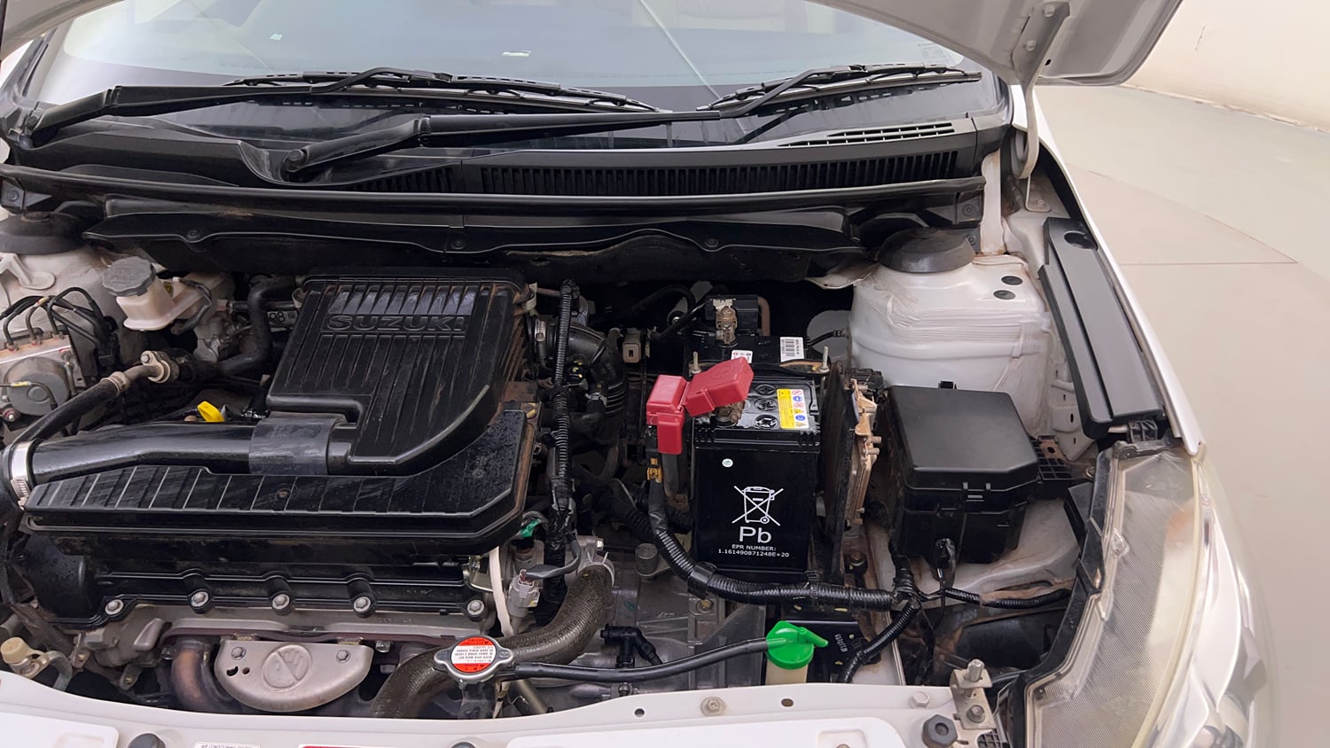 Used 2016 Maruti Suzuki Ciaz ZXI+ Petrol Manual engine ENGINE LEFT SIDE HINGE & APRON VIEW