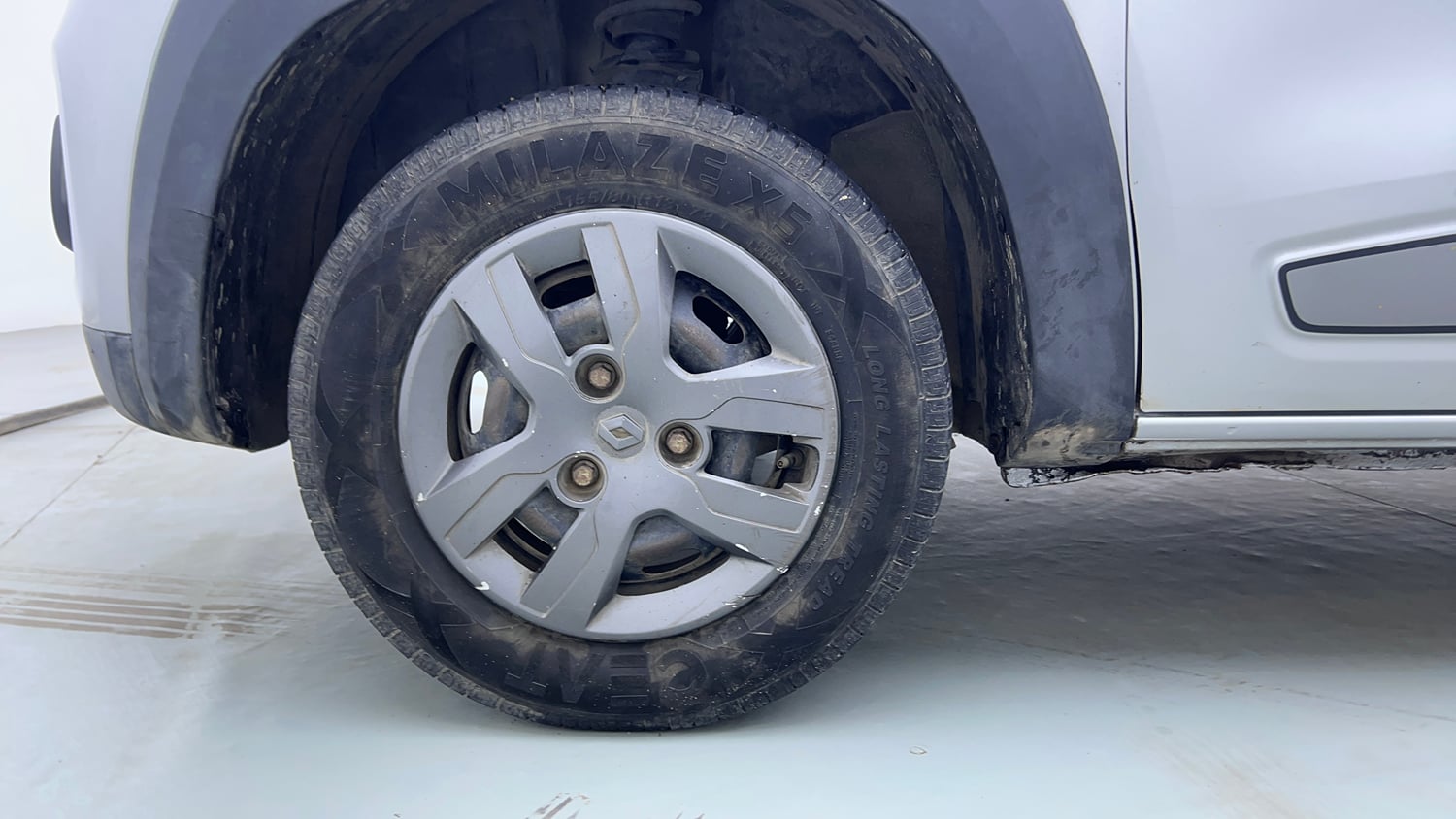 Used 2016 Renault Kwid 1.0 RXT Petrol Manual tyres LEFT FRONT TYRE RIM VIEW