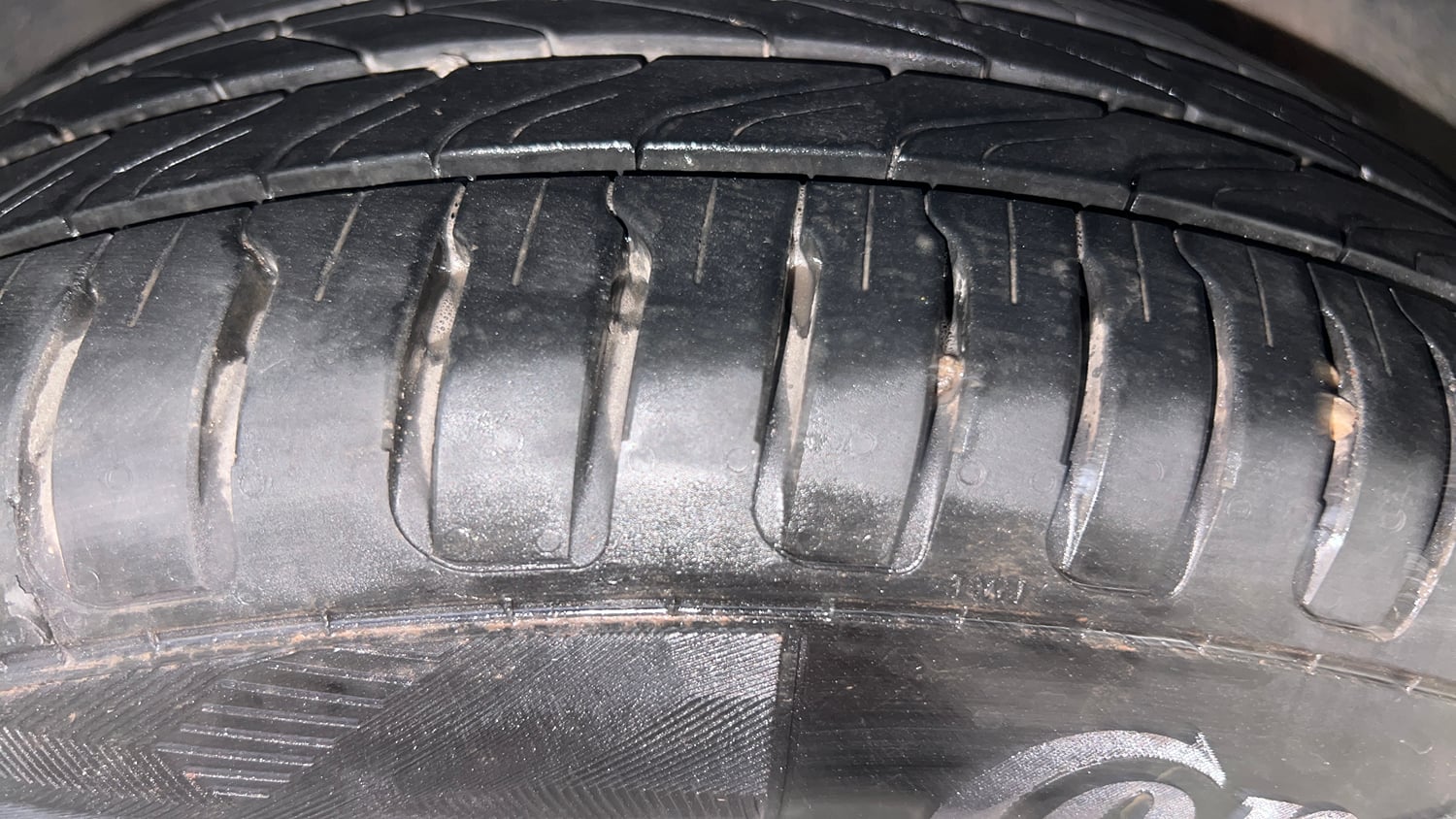 Used 2020 Ford Figo Aspire Titanium1.5 TDCi Diesel Manual tyres RIGHT REAR TYRE TREAD VIEW