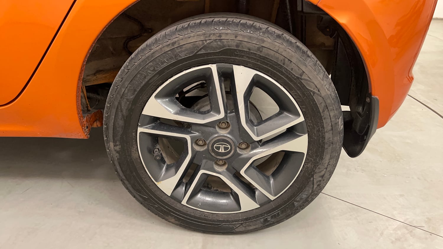 Used 2019 Tata Tiago Revotron XZA Plus Petrol Automatic tyres LEFT REAR TYRE RIM VIEW