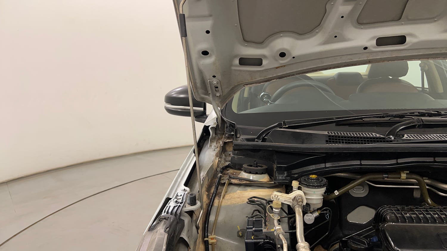 Used 2022 Honda Amaze S CVT 1.2 Petrol Petrol Automatic engine ENGINE RIGHT SIDE HINGE & APRON VIEW