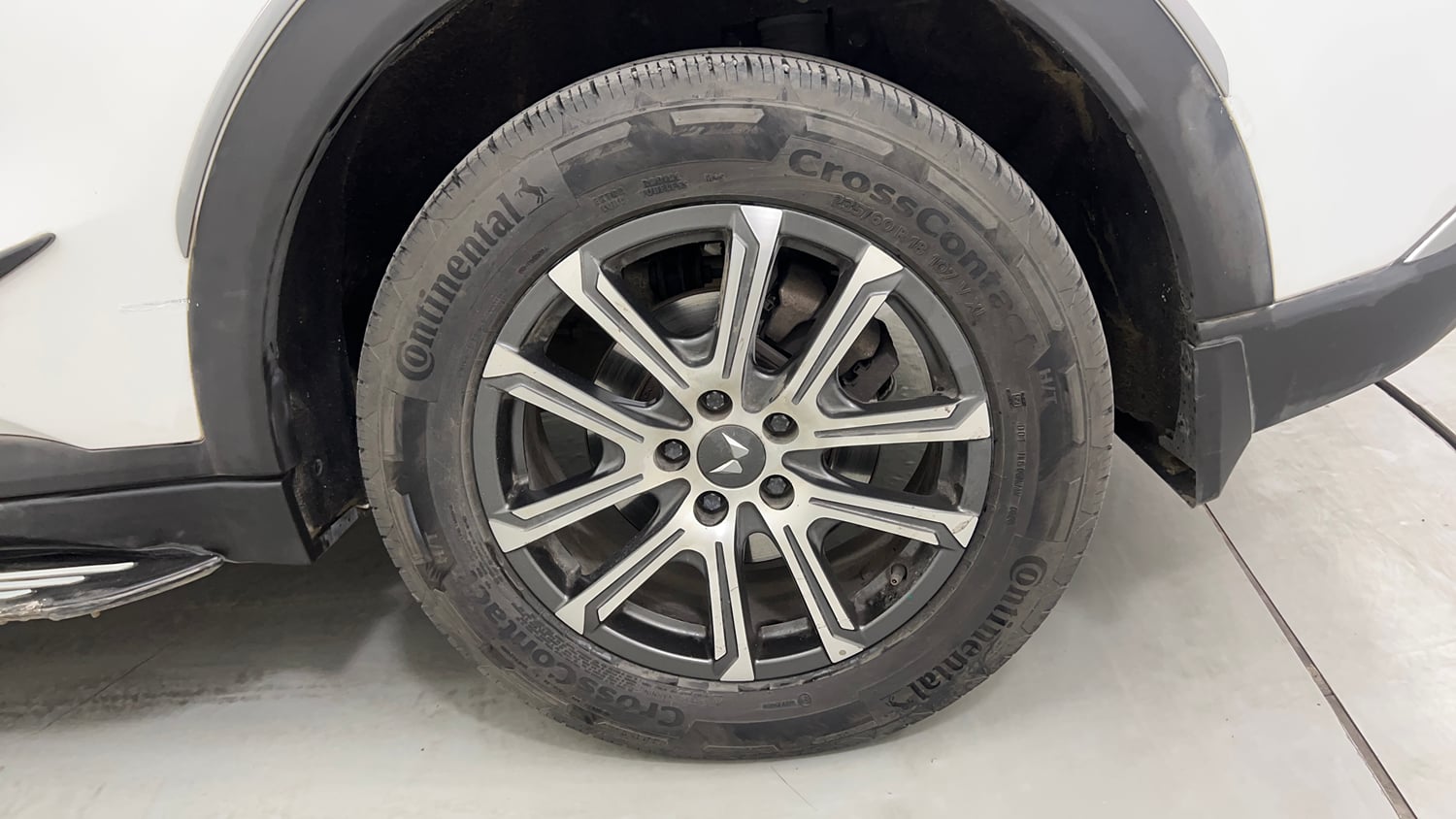 Used 2022 Mahindra XUV700 AX 7 Petrol AT 7 STR Petrol Automatic tyres LEFT REAR TYRE RIM VIEW
