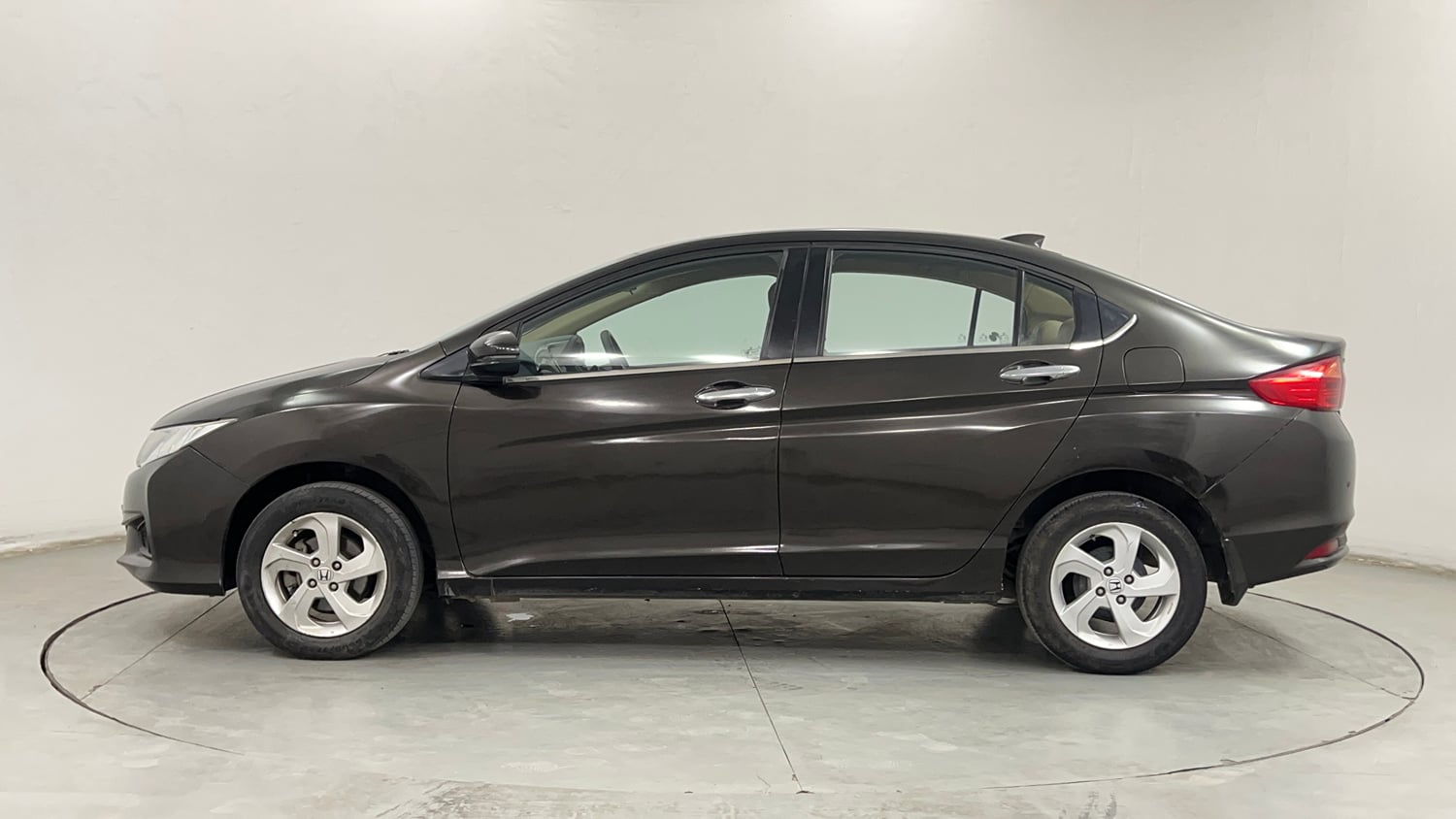 Used 2016 Honda City V Petrol Manual exterior LEFT SIDE VIEW