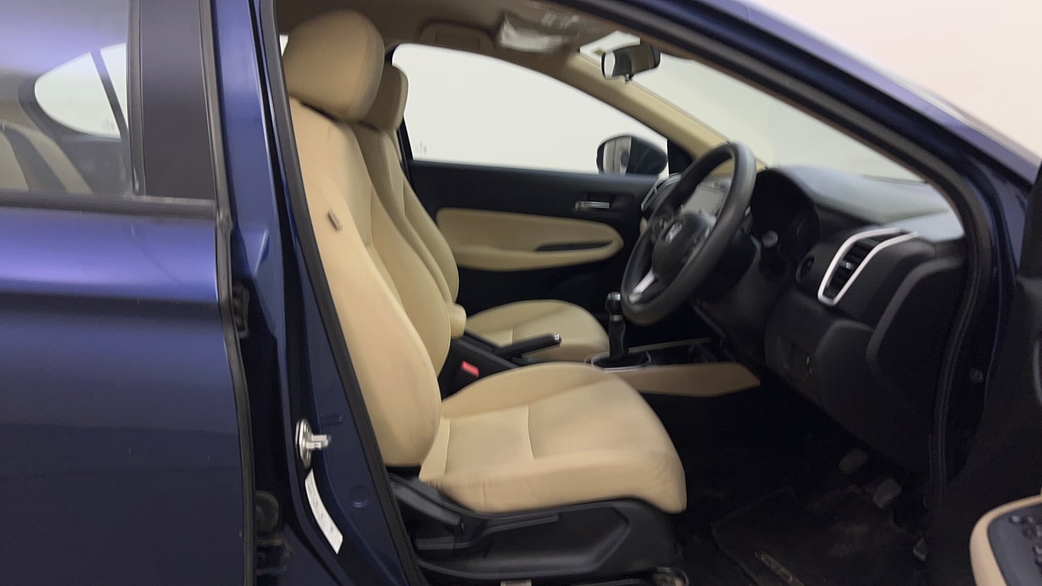 Used 2023 Honda City V Petrol MT Petrol Manual interior RIGHT SIDE FRONT DOOR CABIN VIEW