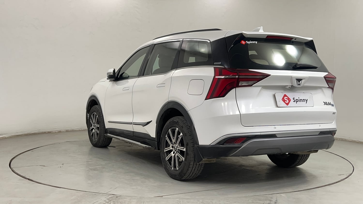 Used 2022 Mahindra XUV700 AX 7 Petrol AT 7 STR Petrol Automatic exterior LEFT REAR CORNER VIEW
