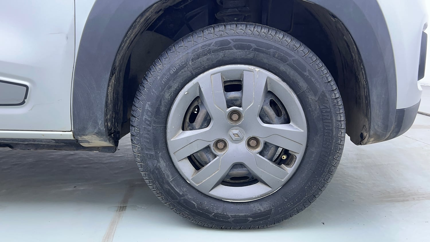Used 2016 Renault Kwid 1.0 RXT Petrol Manual tyres RIGHT FRONT TYRE RIM VIEW