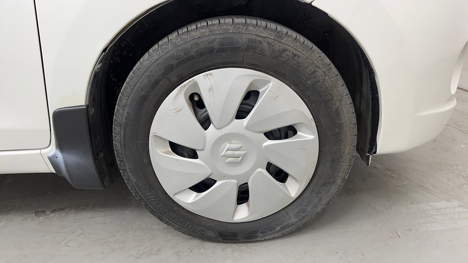 Used 2015 Maruti Suzuki Celerio VXi AMT Petrol Automatic tyres RIGHT FRONT TYRE RIM VIEW