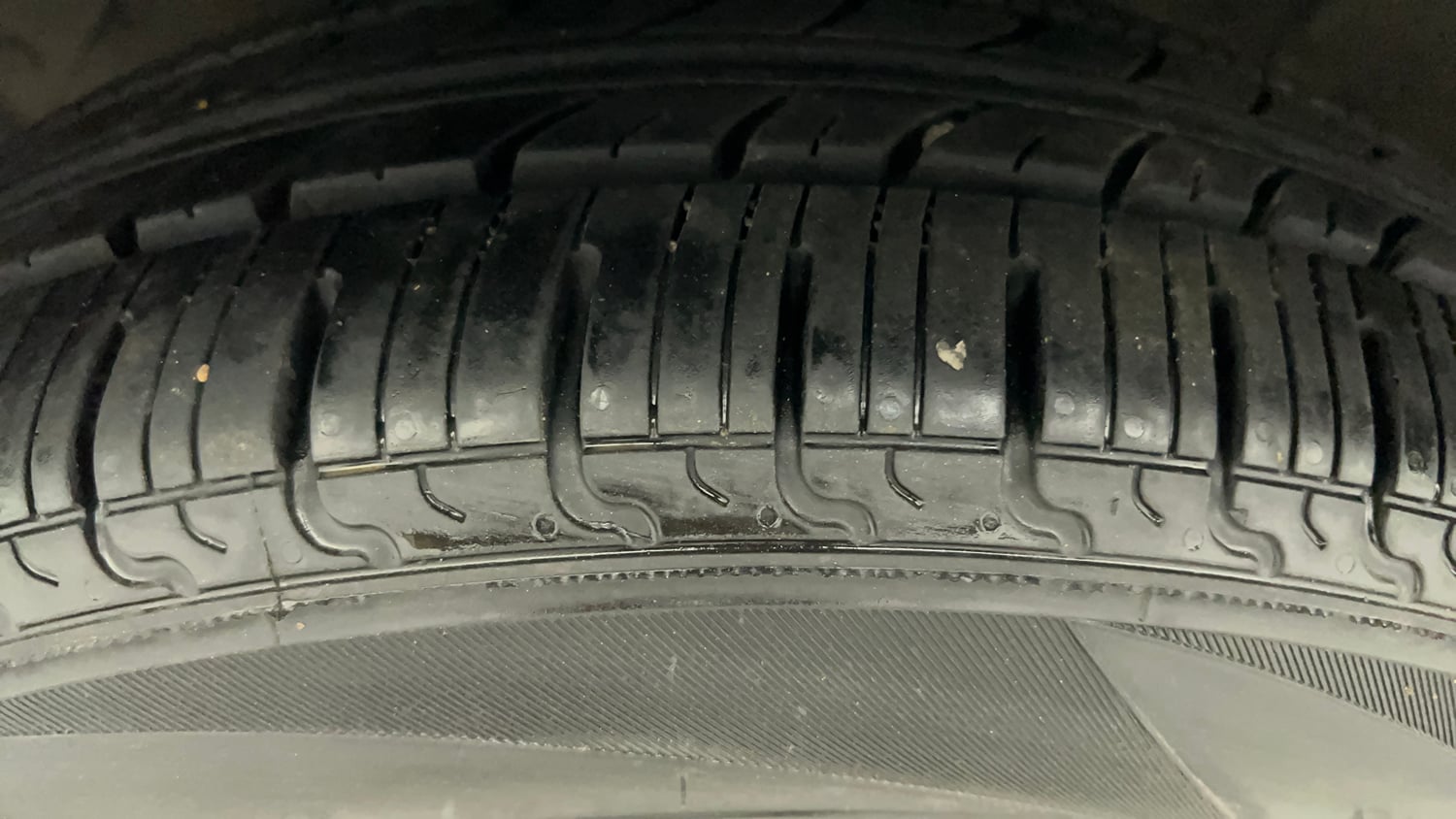 Used 2014 Hyundai Xcent Base 1.2 Petrol Manual tyres LEFT FRONT TYRE TREAD VIEW