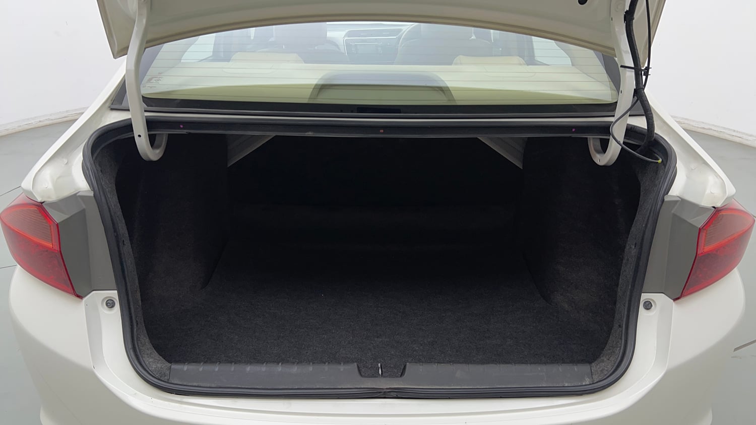 Used 2017 Honda City V Petrol Manual interior DICKY INSIDE VIEW