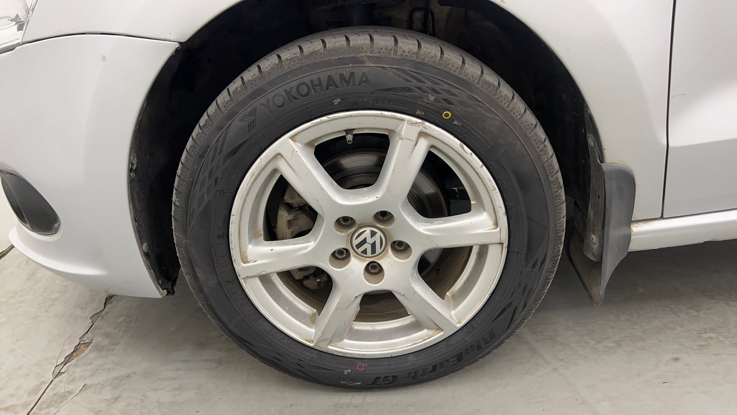 Used 2014 Volkswagen Vento Highline Diesel Diesel Manual tyres LEFT FRONT TYRE RIM VIEW