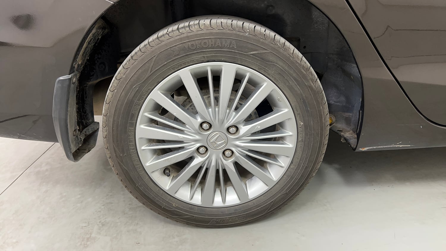 Used 2020 Honda City V Petrol Petrol Manual tyres RIGHT REAR TYRE RIM VIEW