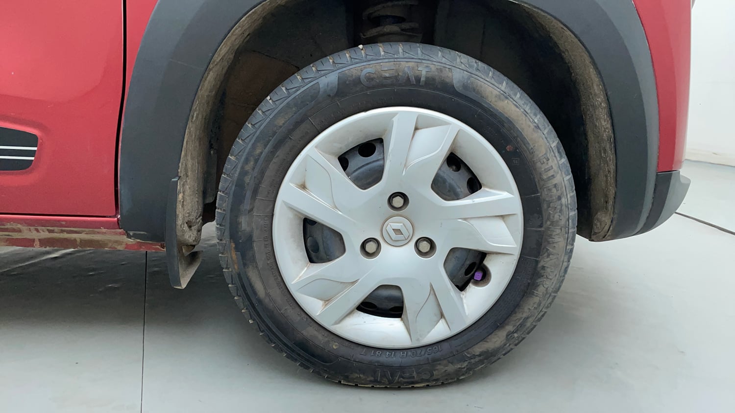Used 2024 Renault Kwid RXL(O) 1.0 Petrol Manual tyres RIGHT FRONT TYRE RIM VIEW