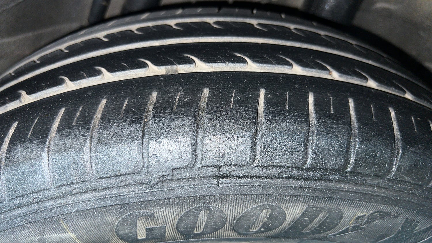 Used 2013 Honda City V MT AVN Petrol Manual tyres LEFT REAR TYRE TREAD VIEW