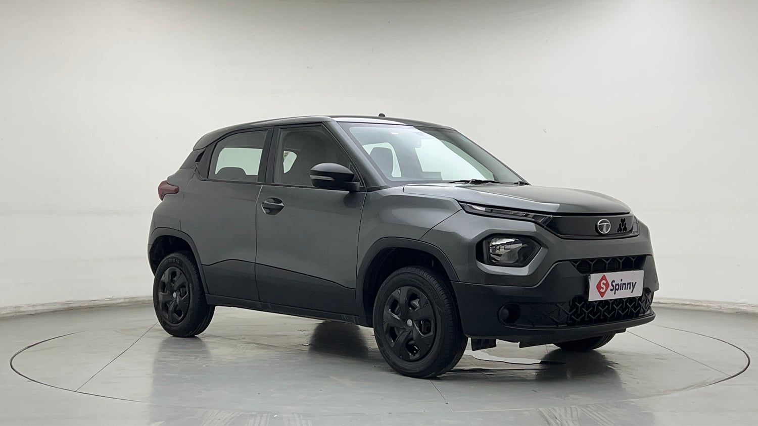 Used 2023 Tata Punch Pure MT Petrol Manual exterior RIGHT FRONT CORNER VIEW