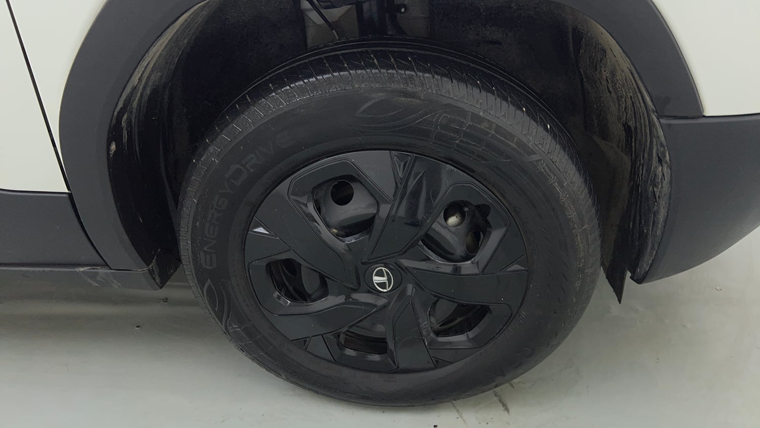 Used 2025 Tata Punch Pure CNG Cng Manual tyres RIGHT FRONT TYRE RIM VIEW