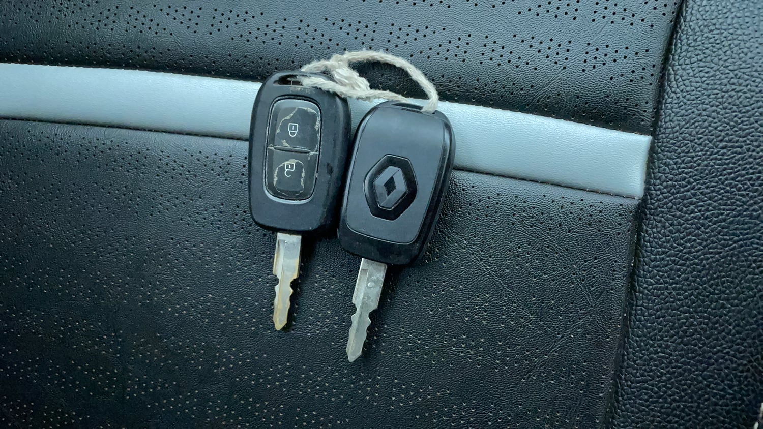Used 2024 Renault Kwid RXL(O) 1.0 Petrol Manual extra CAR KEY VIEW