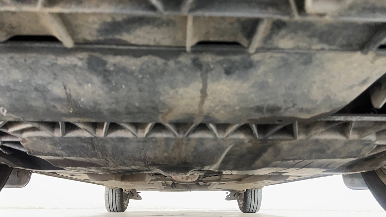 Used 2013 Volkswagen Vento Highline Petrol Petrol Manual extra FRONT LEFT UNDERBODY VIEW
