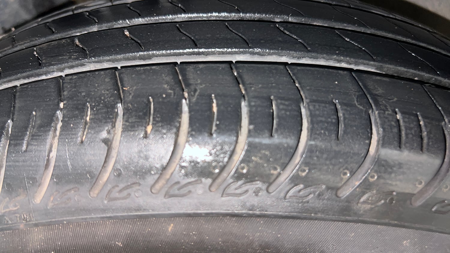 Used 2026 Maruti Suzuki Swift VXi AMT Petrol Automatic tyres RIGHT REAR TYRE TREAD VIEW
