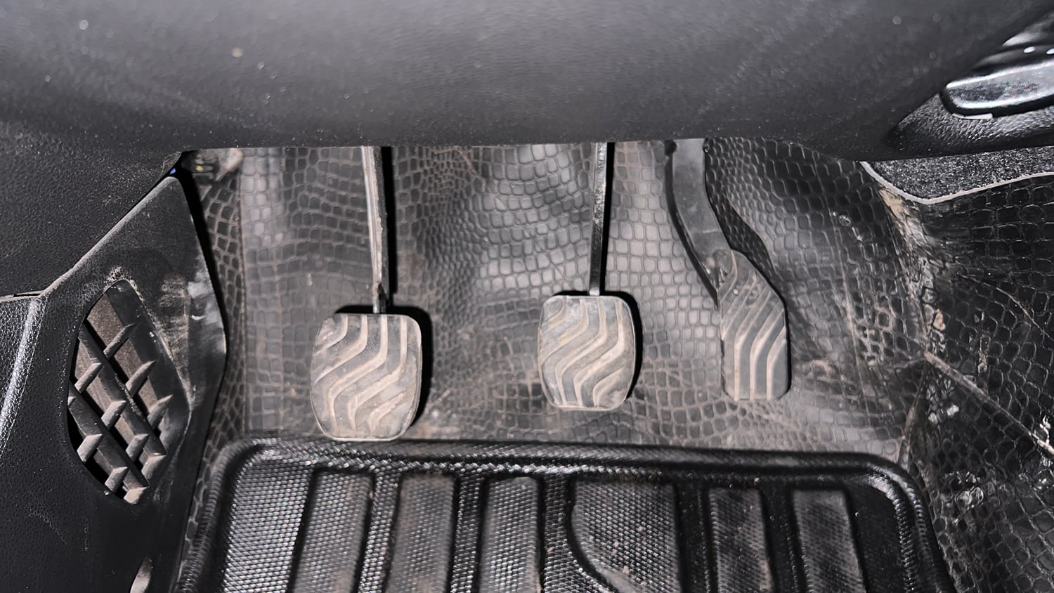 Used 2018 Renault Kwid 1.0 RXT Petrol Manual interior PEDALS VIEW