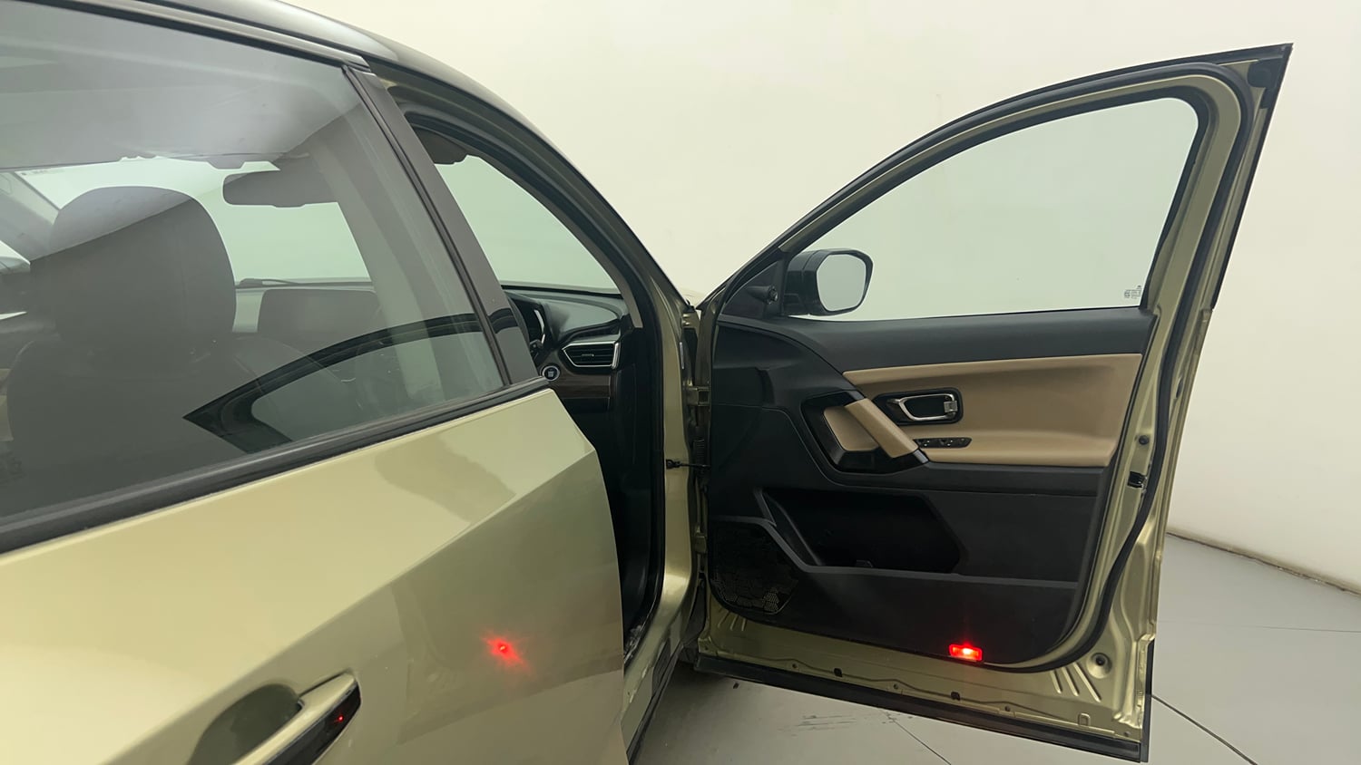 Used 2022 Tata Harrier Kaziranga XZA Plus Diesel Automatic interior RIGHT FRONT DOOR OPEN VIEW