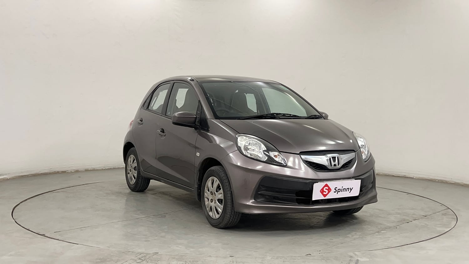 Used 2013 Honda Brio S MT Petrol Manual exterior RIGHT FRONT CORNER VIEW