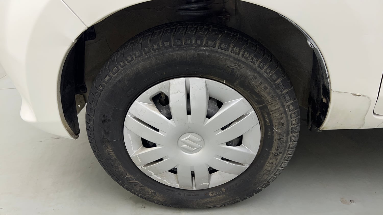 Used 2013 Maruti Suzuki Alto 800 Lxi Petrol Manual tyres LEFT FRONT TYRE RIM VIEW
