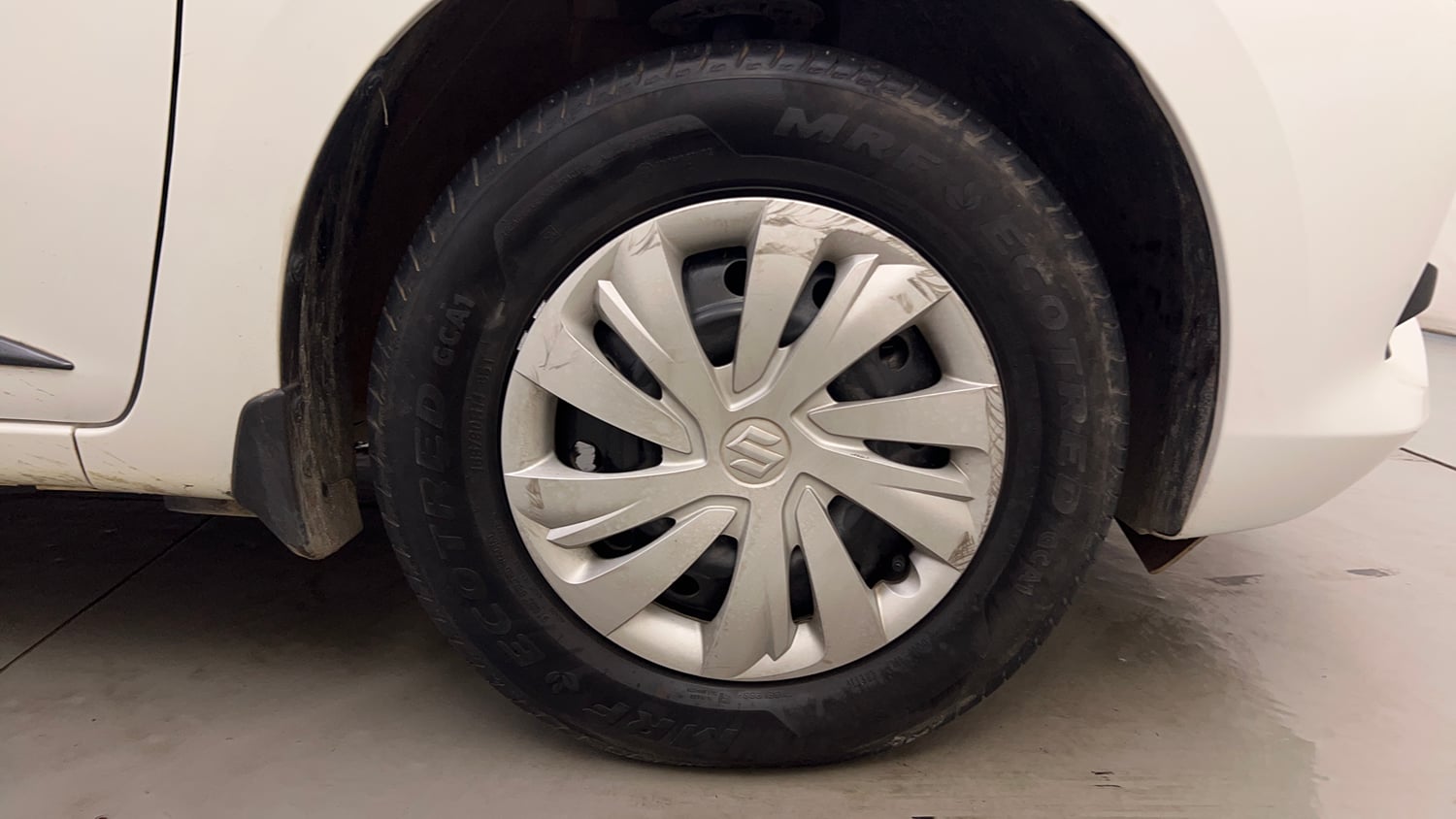 Used 2026 Maruti Suzuki Swift VXi AMT Petrol Automatic tyres RIGHT FRONT TYRE RIM VIEW