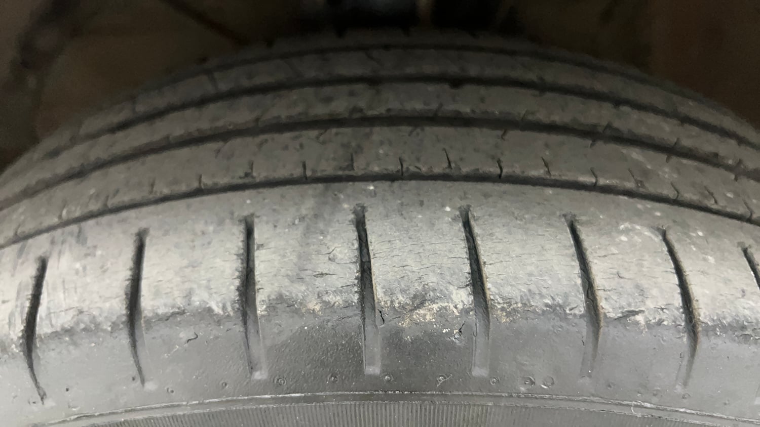 Used 2016 Maruti Suzuki Baleno Zeta 1.2 Petrol Manual tyres LEFT FRONT TYRE TREAD VIEW