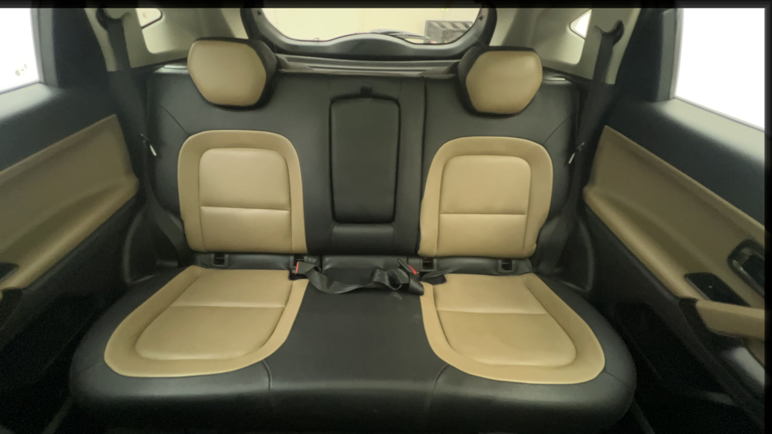 Used 2022 Tata Harrier Kaziranga XZA Plus Diesel Automatic interior REAR SEAT CONDITION VIEW