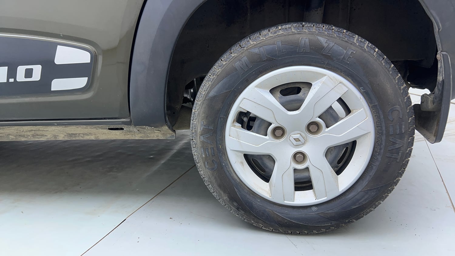 Used 2017 Renault Kwid 1.0 RXT Petrol Manual tyres LEFT REAR TYRE RIM VIEW