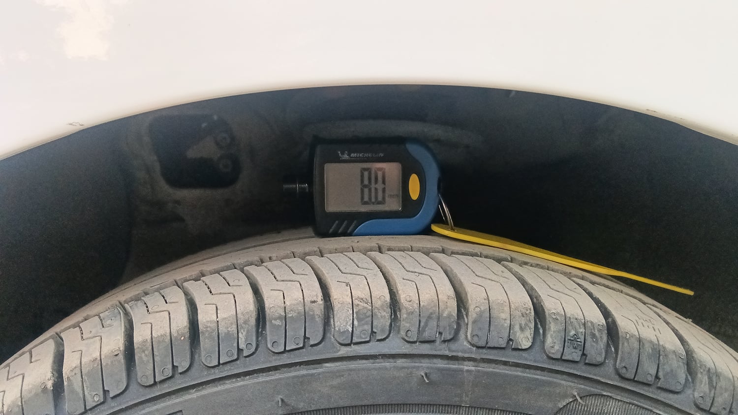 Used 2015 Hyundai Grand i10 Sportz 1.2 Kappa VTVT Petrol Manual tyres LEFT FRONT TYRE TREAD VIEW