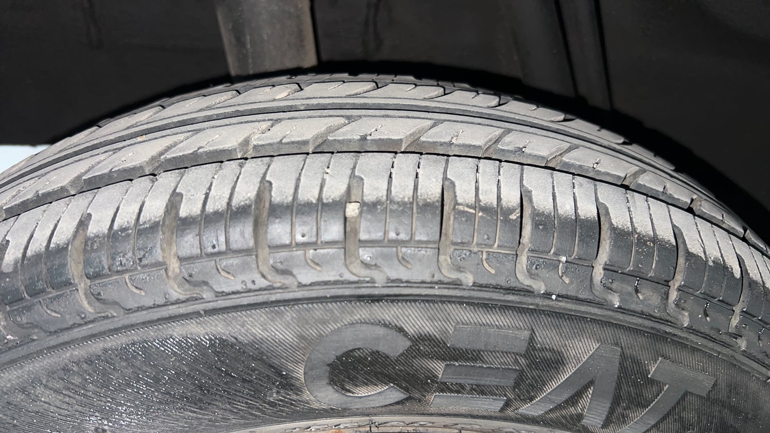 Used 2018 Renault Kwid 1.0 RXT AMT Petrol Automatic tyres RIGHT REAR TYRE TREAD VIEW