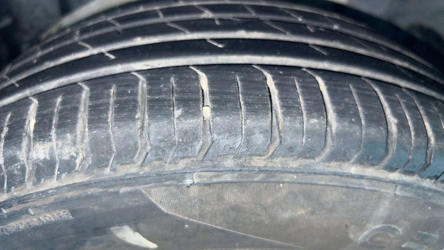 Used 2018 Ford EcoSport Trend 1.5L TDCi Diesel Manual tyres RIGHT FRONT TYRE TREAD VIEW