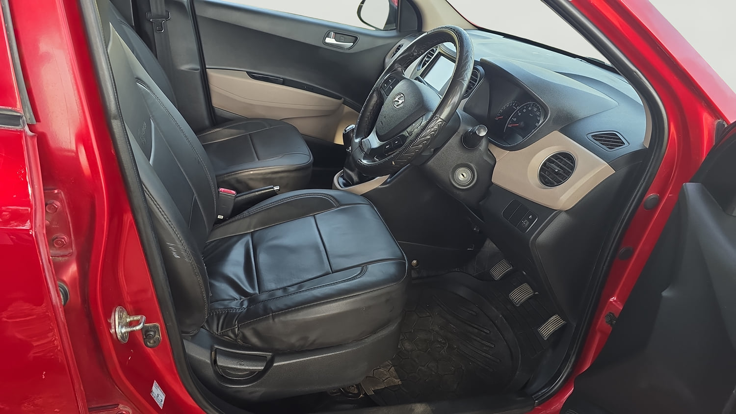 Used 2018 Hyundai Grand i10 Sportz 1.2 Kappa VTVT Petrol Manual interior RIGHT SIDE FRONT DOOR CABIN VIEW