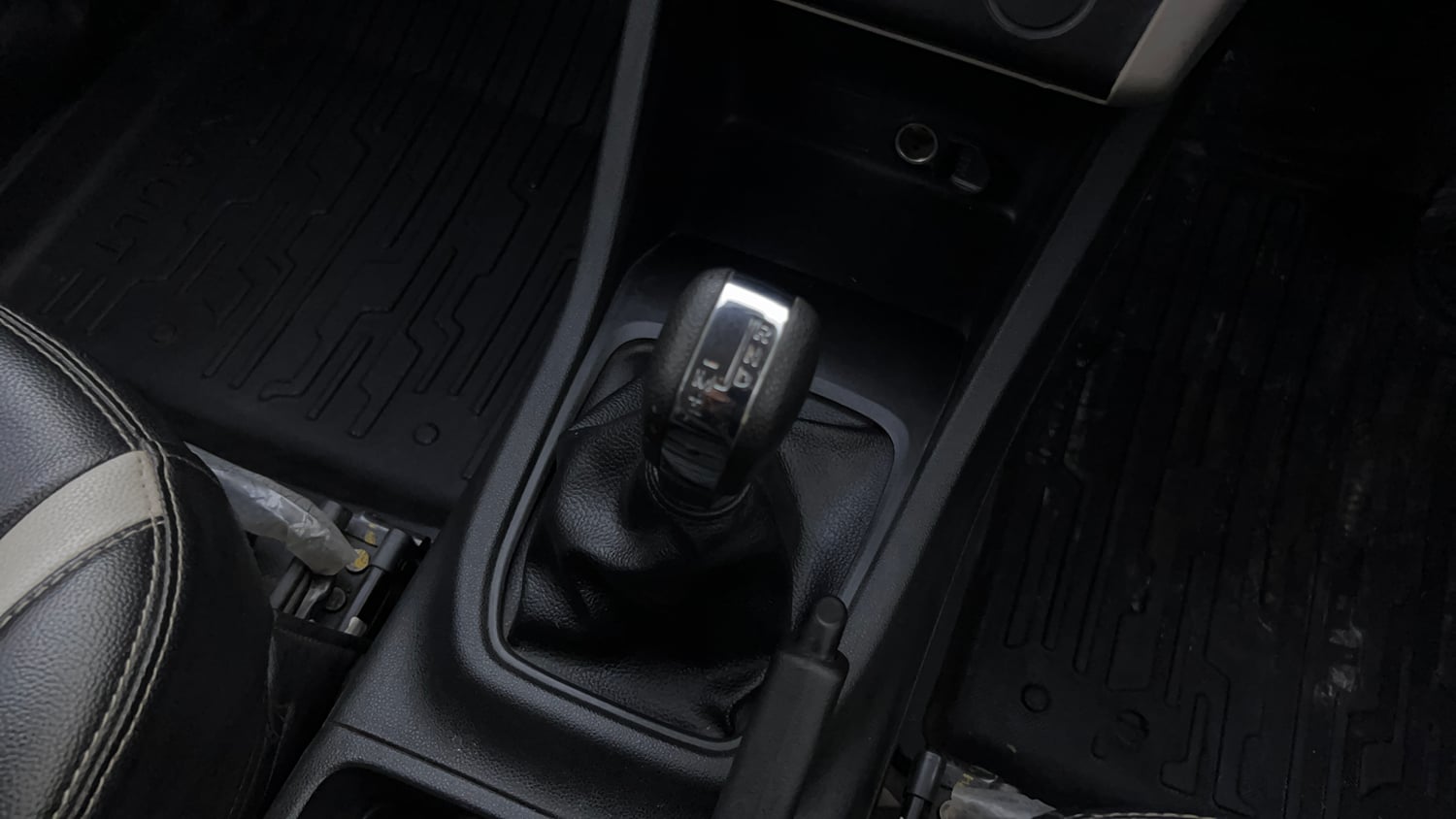 Used 2020 Renault Triber RXL EASY-R AMT Petrol Automatic interior GEAR  KNOB VIEW