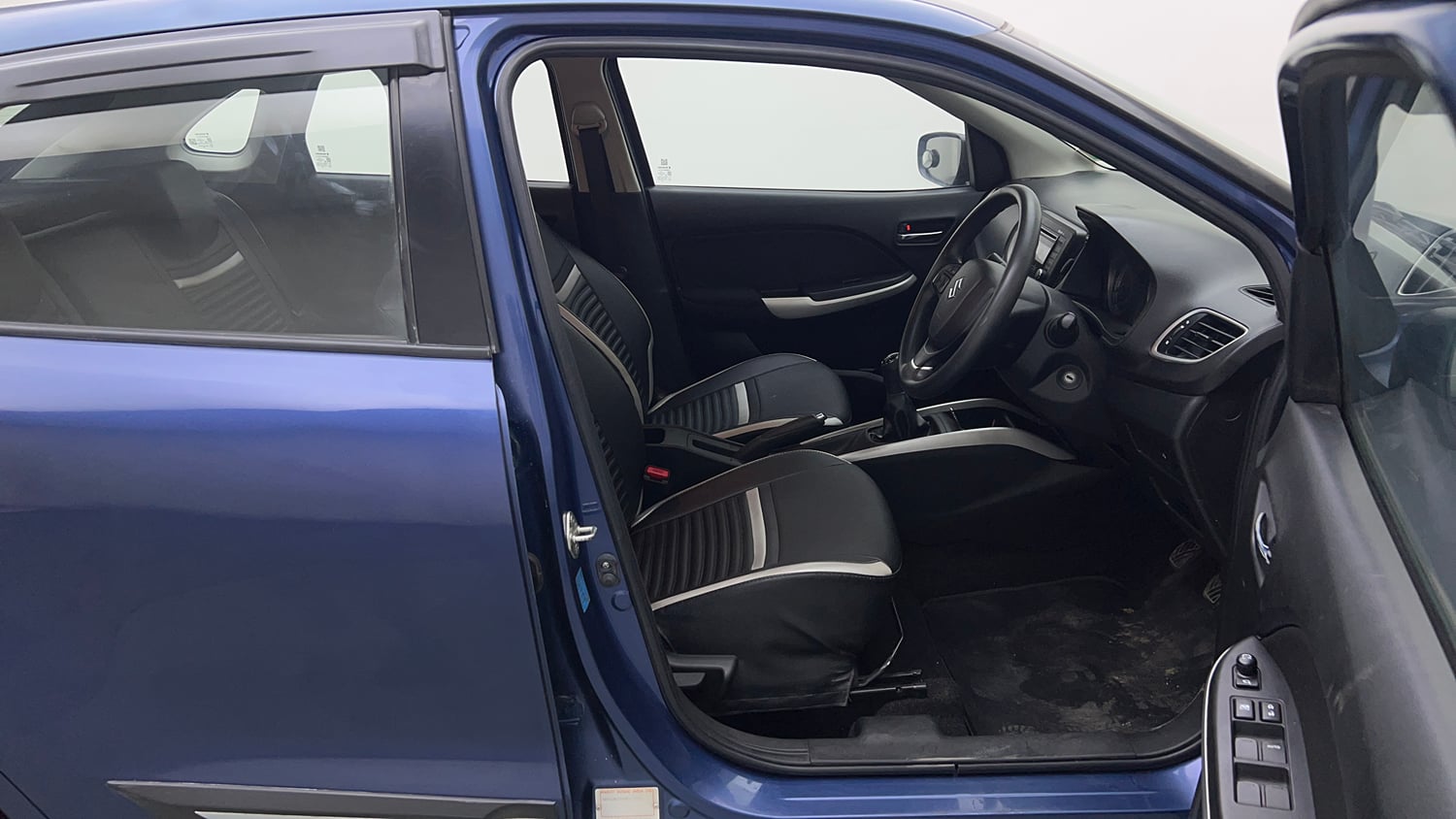 Used 2017 Maruti Suzuki Baleno Delta 1.2 Petrol Manual interior RIGHT SIDE FRONT DOOR CABIN VIEW